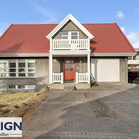 Large Apartment Close To The Centre ريكيافيك المظهر الخارجي الصورة