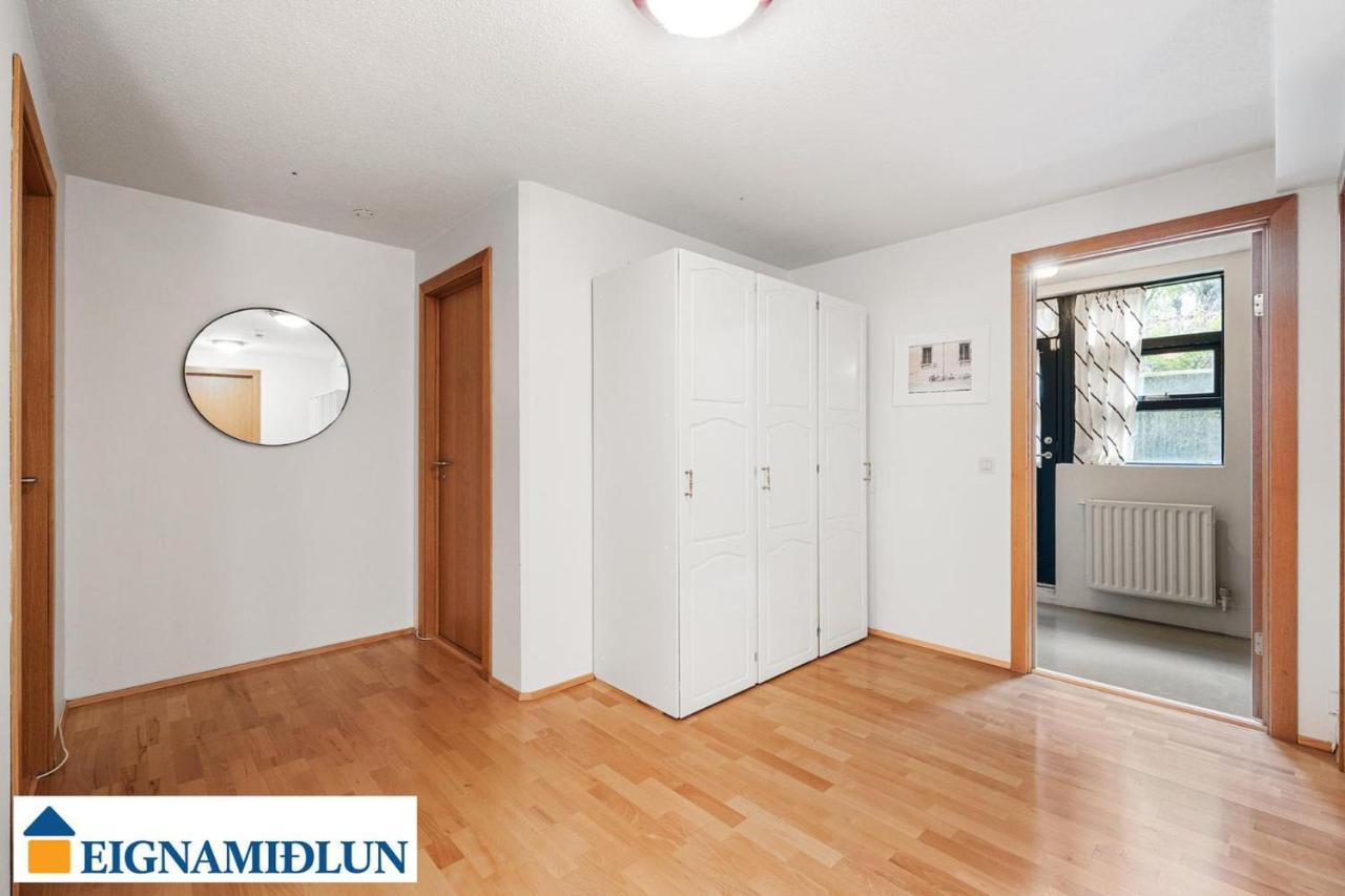 Large Apartment Close To The Centre ريكيافيك المظهر الخارجي الصورة